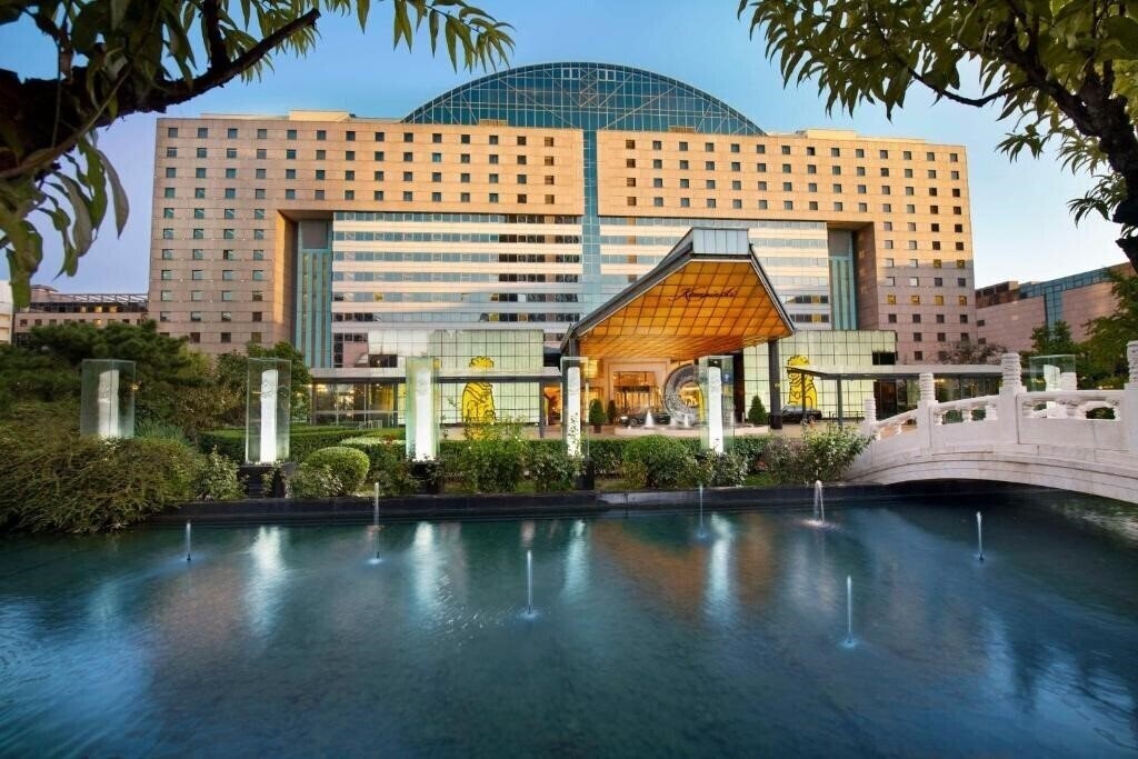 Отель Kempinski Hotel Beijing Lufthansa Center 5*