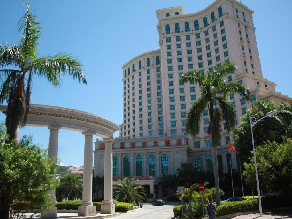 Отель Baohong Hotel Sanya 4*