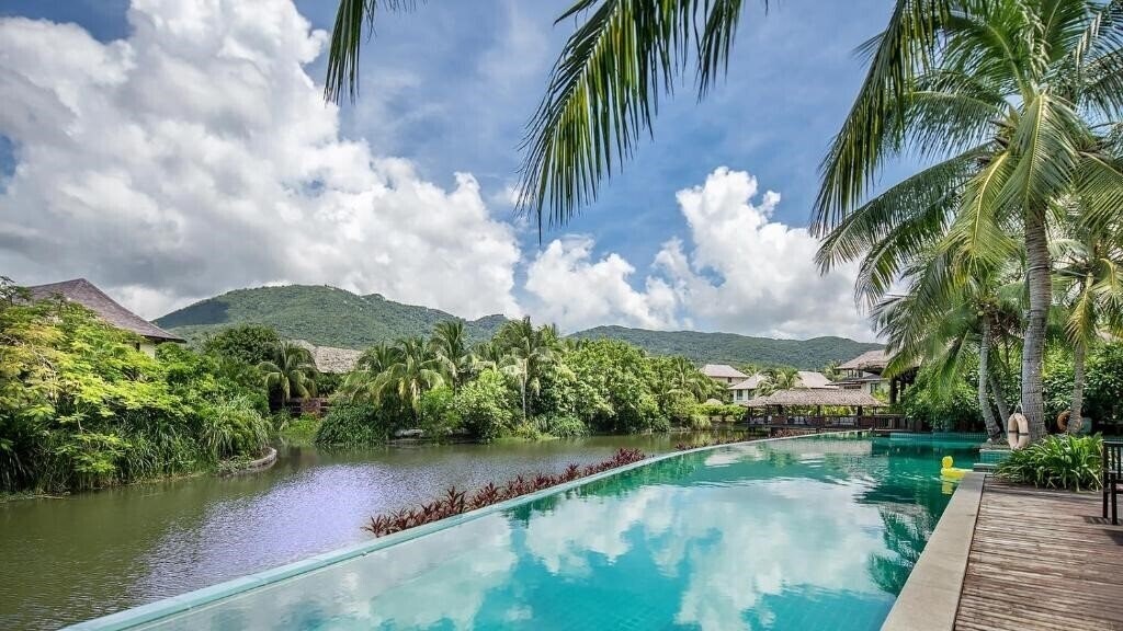 Отель Yalong Bay Villas & SPA Hotel 5*