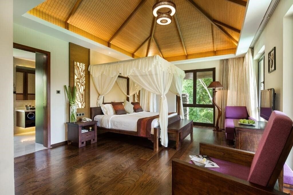 Фото Yalong Bay Villas & SPA Hotel 5*