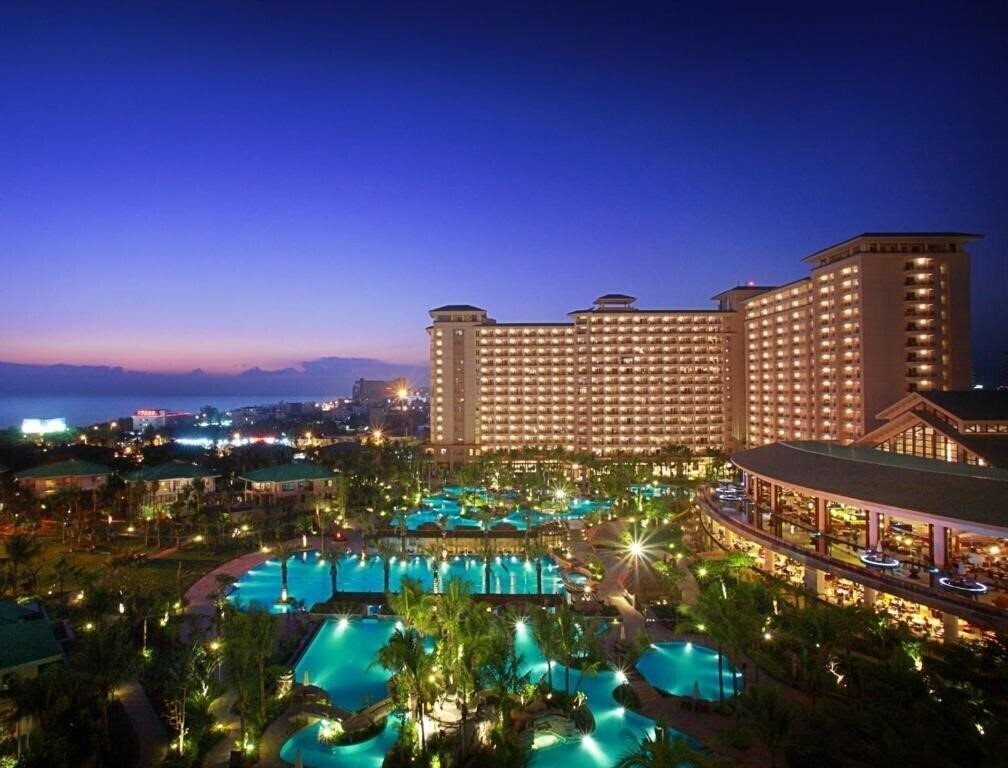 Отель Howard Johnson Resort Hotel 5*