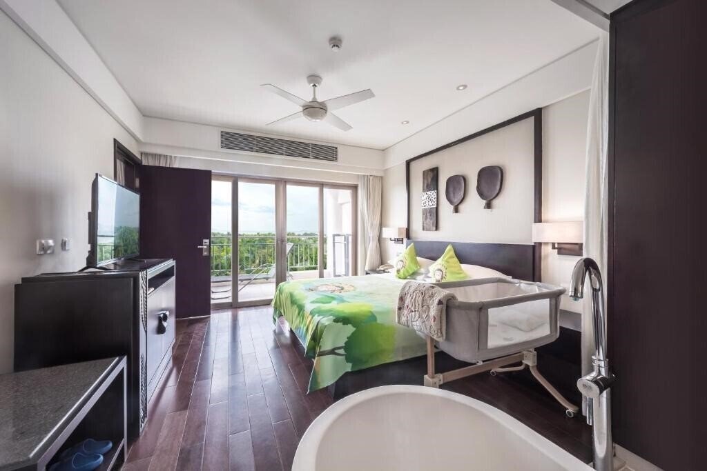 Фото Howard Johnson Resort Hotel 5*