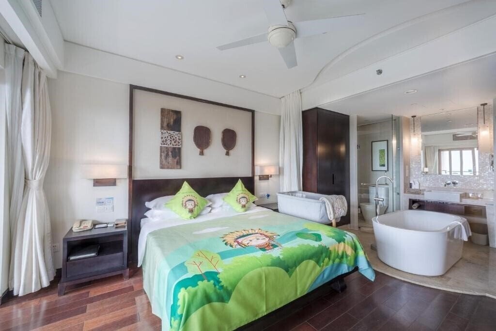 Фотография Howard Johnson Resort Hotel 5*