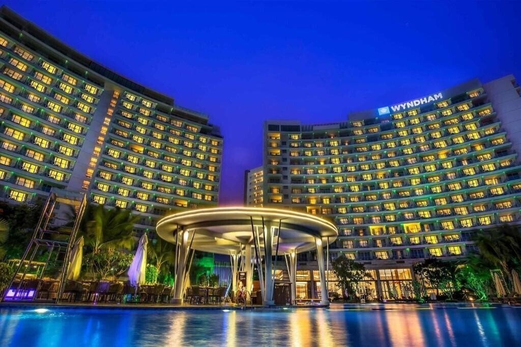 Отель Wyndham Sanya Bay 5*