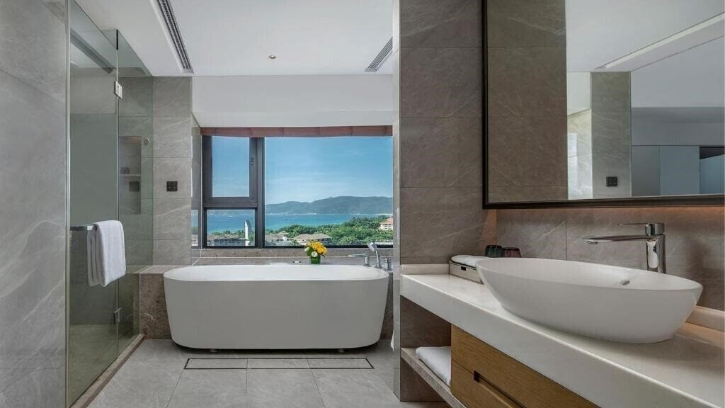 Фото Holiday Inn Yalong Bay 5*