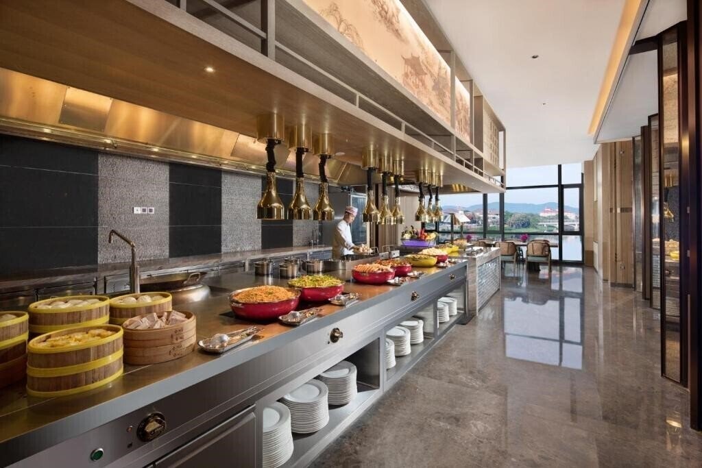 Holiday Inn Yalong Bay 5* суреті