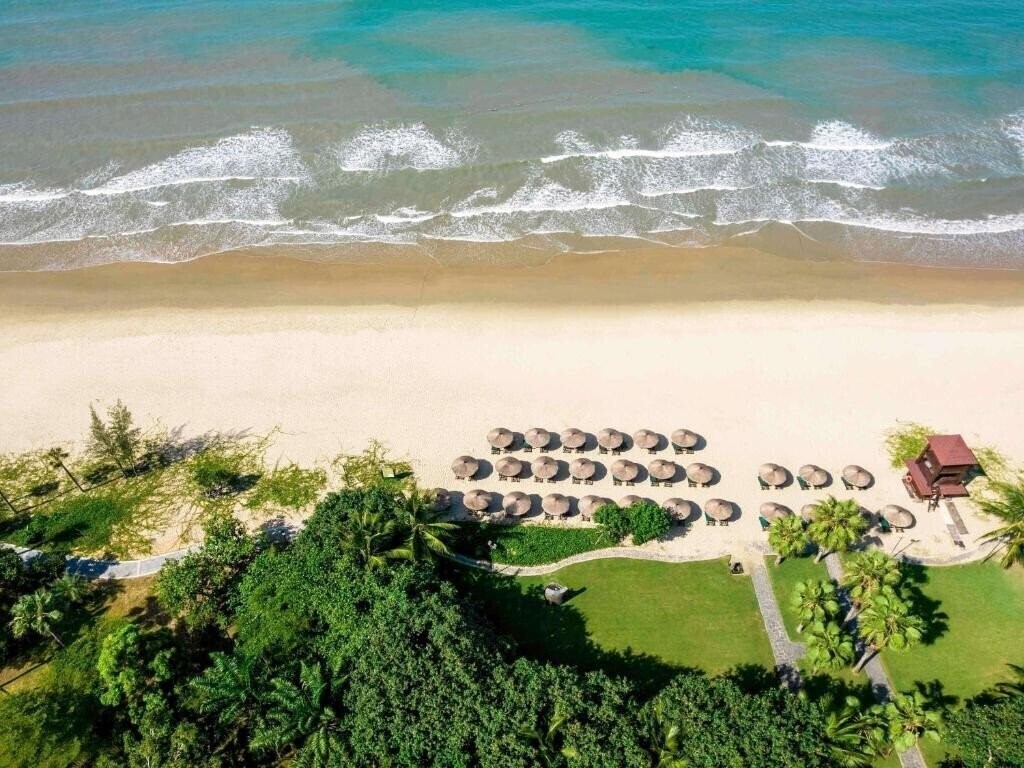 Отель Pullman Oceanview Sanya Bay Resort & Spa 5*