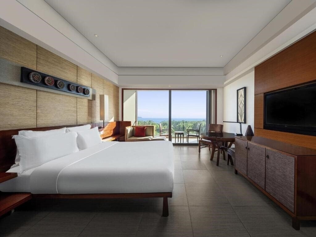 Картинка Pullman Oceanview Sanya Bay Resort & Spa 5*