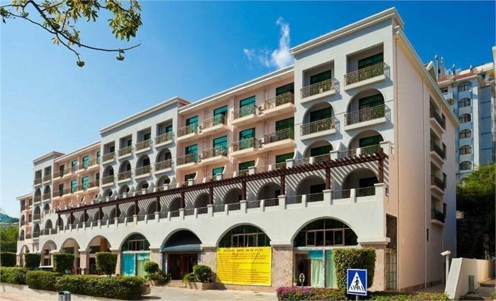 Отель Baohong Hotel (New Building) 4*
