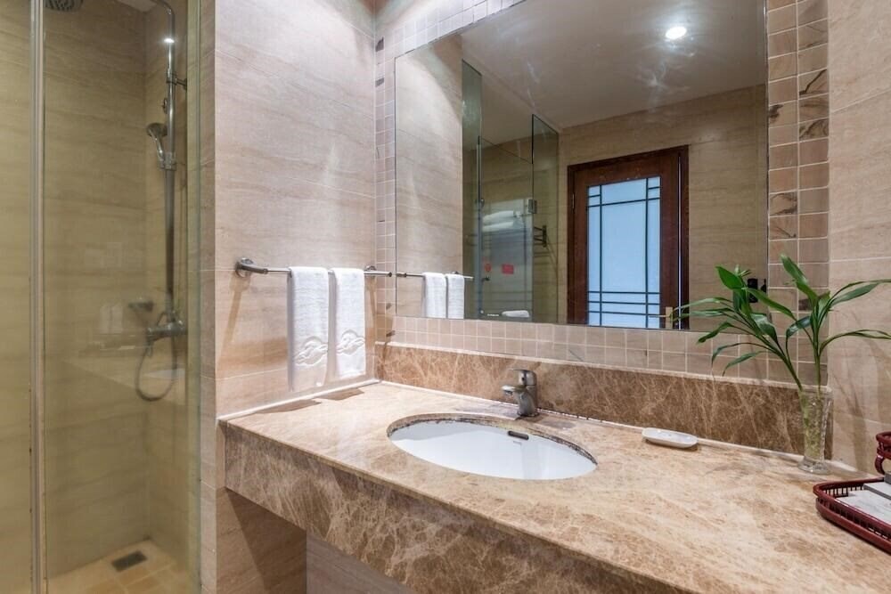 Фото Baohong Hotel (New Building) 4*