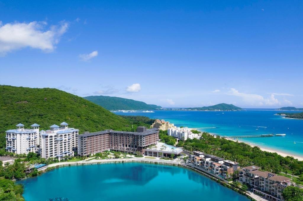 Шератон Хайнань. South China Hotel 4 Дадунхай. Yalong Bay Villas & Spa 5*. Phoenix Island Resort Sanya 5*.