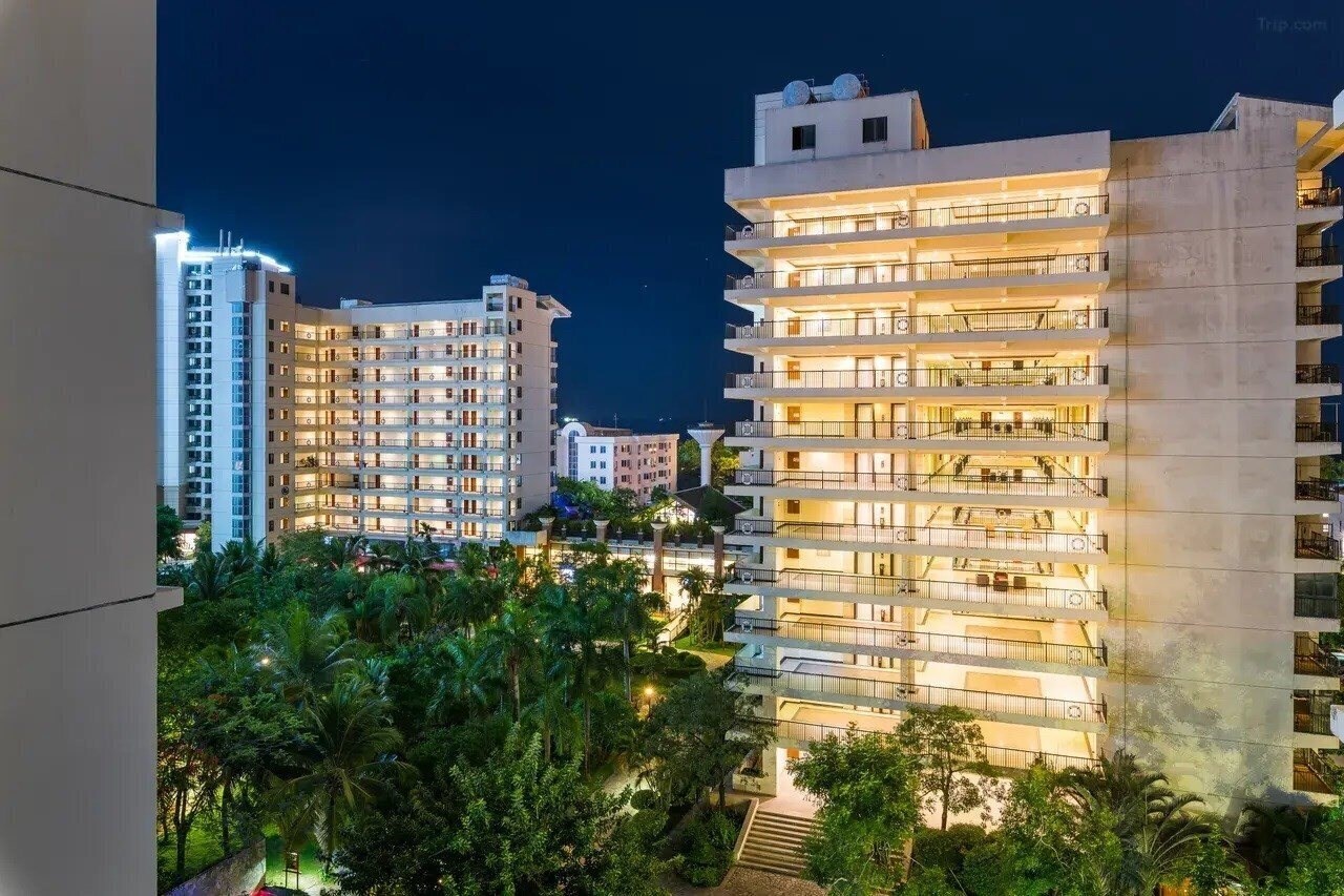 Фотография J Hotel 4*