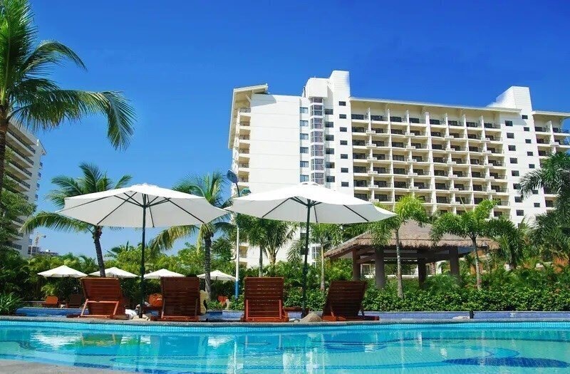 Отель J Hotel 4*