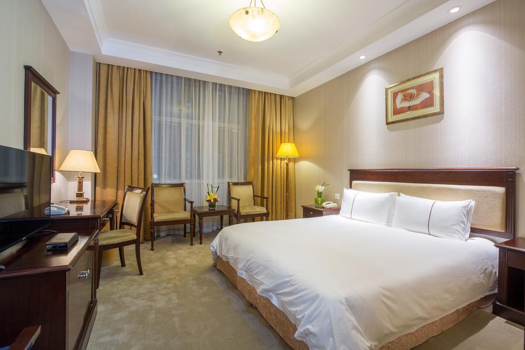 Отель Golden River View Hotel 4*