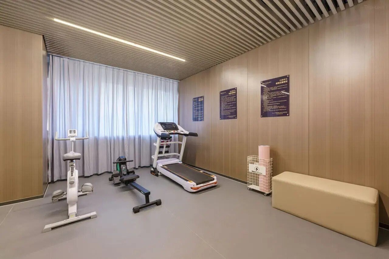 Изображение Super 8 International Hotel (Urumqi High-Speed Railway Station North Square Jingkai Wanda Branch) 4*