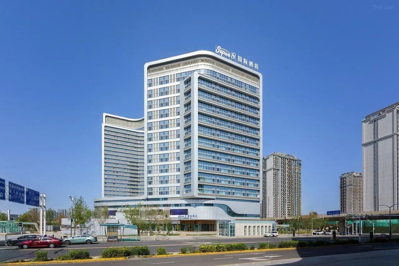 Картинка Super 8 International Hotel (Urumqi High-Speed Railway Station North Square Jingkai Wanda Branch) 4*