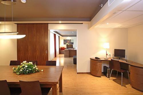 Отель Reval Hotel Neris 3*