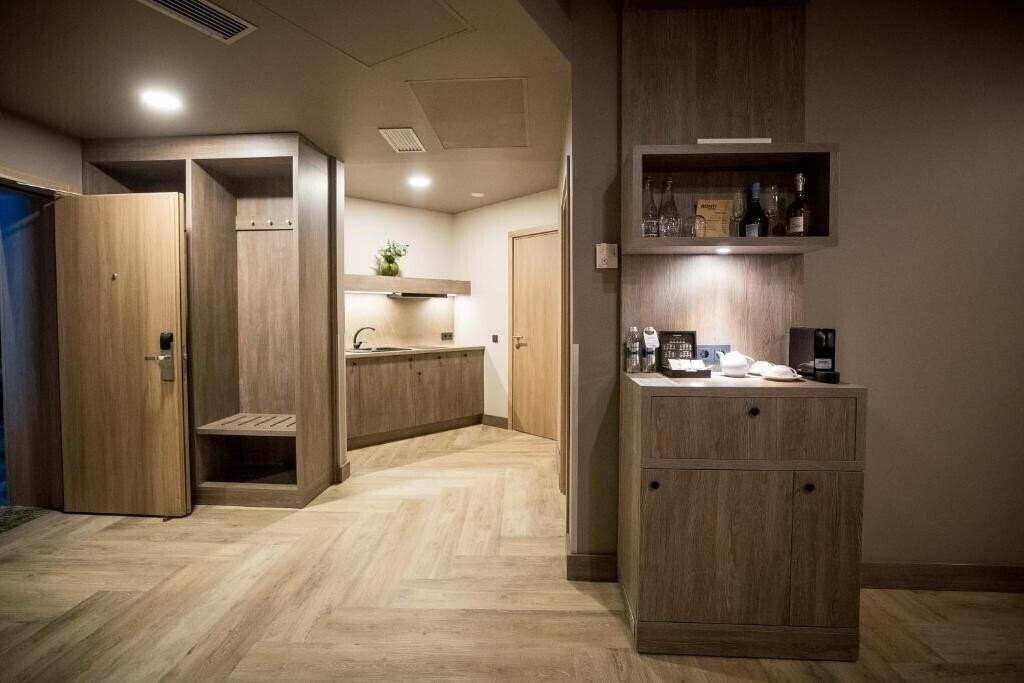 Conti 4* суреті