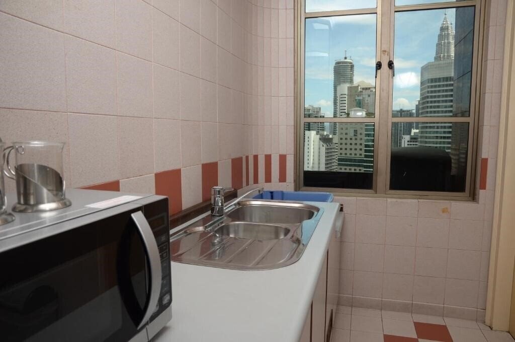 Фото The Maple Suite 3*