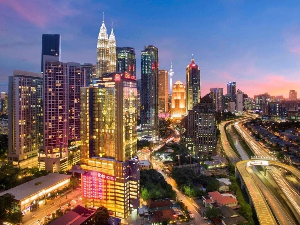 Отель Ibis Hotel Klcc 4*