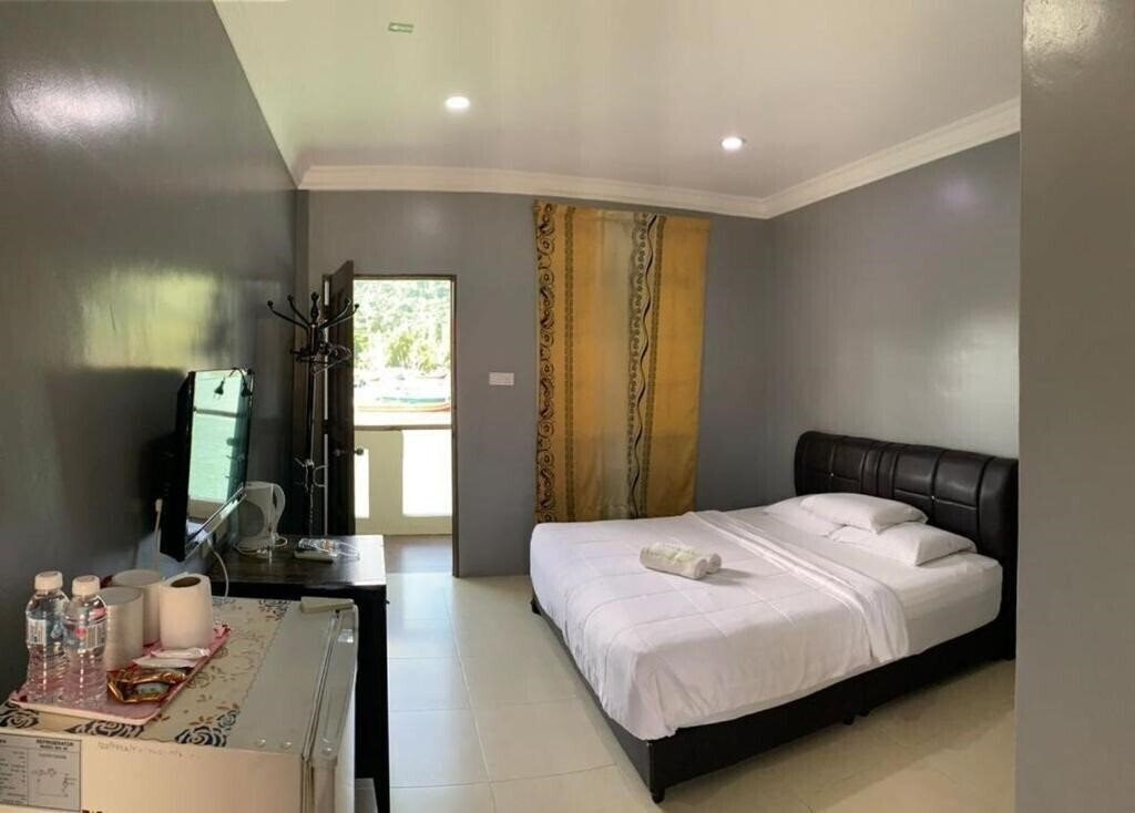 Фото Penarak Bamboo Beach Motel 2*