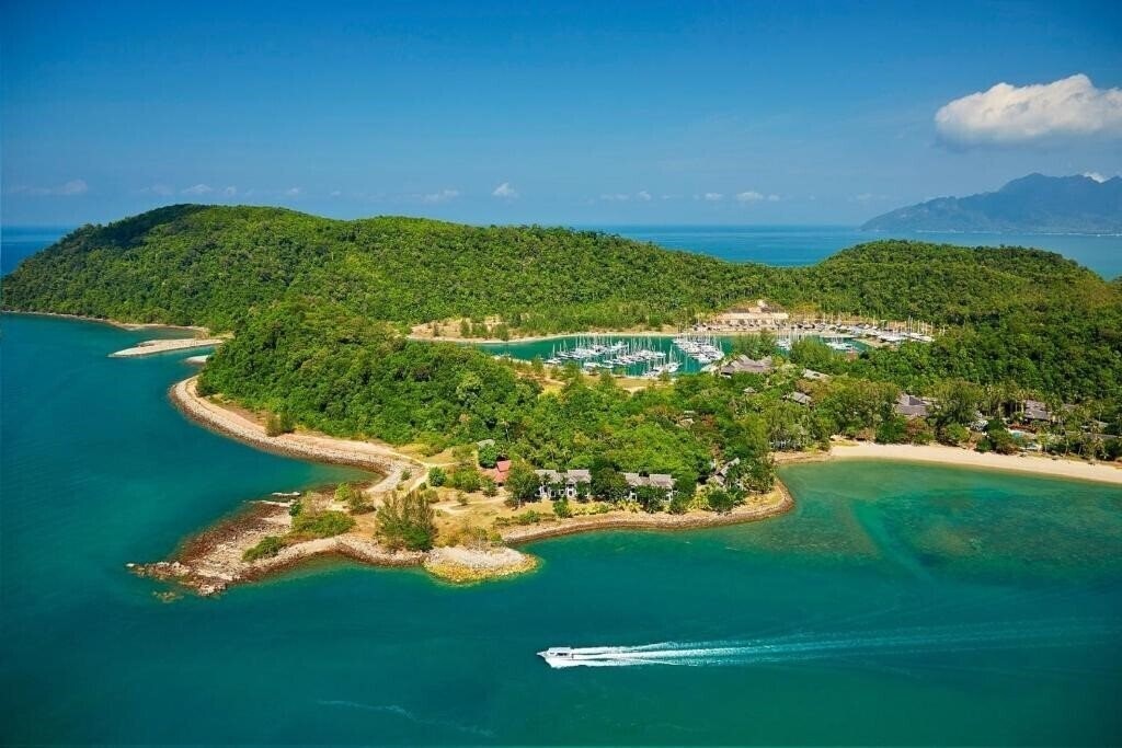 Отель Rebak Island Resort & Marina 5*