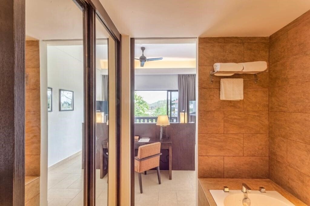 Изображение Camar Resort Langkawi 4*