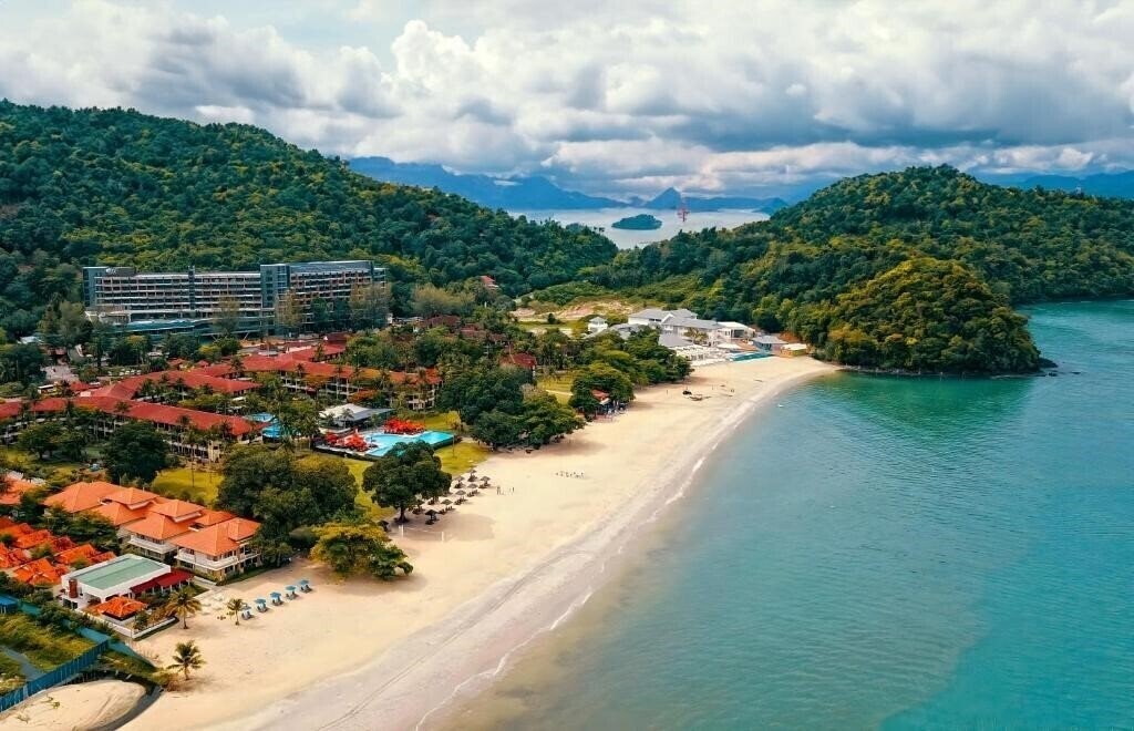 Holiday Villa Beach Resort & SPA 4* қонақ үйі