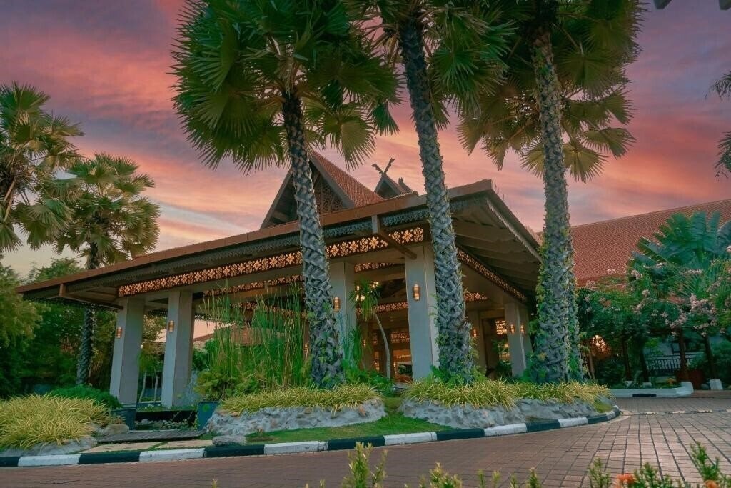 Pelangi Beach Resort & SPA (ex. Meritus Pelangi Beach Resort) 5* суреті