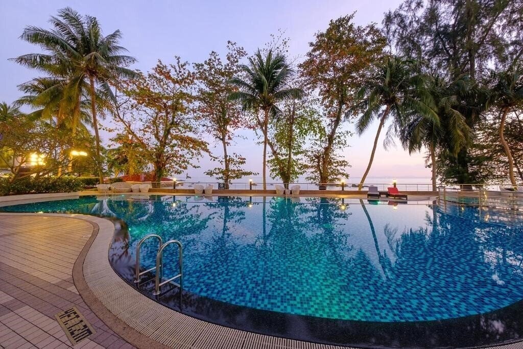 Изображение Mercure Penang Beach Hotel 4*