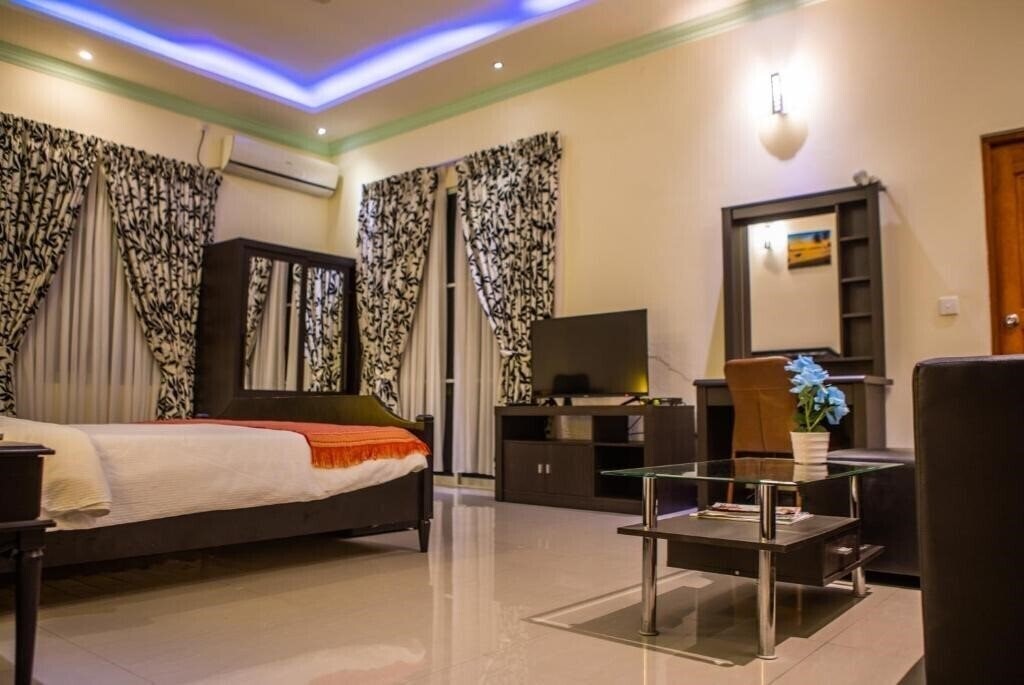 Фото Charming Holiday Lodge Guest House 4*