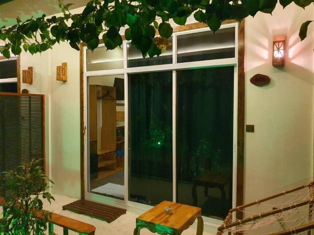 Изображение Manta Dhangethi Guest House коттедж