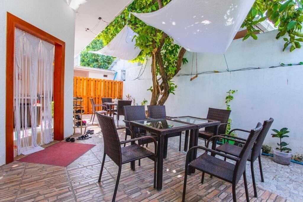 Alaika Maafushi Guest House гостиный двор фотосуреті