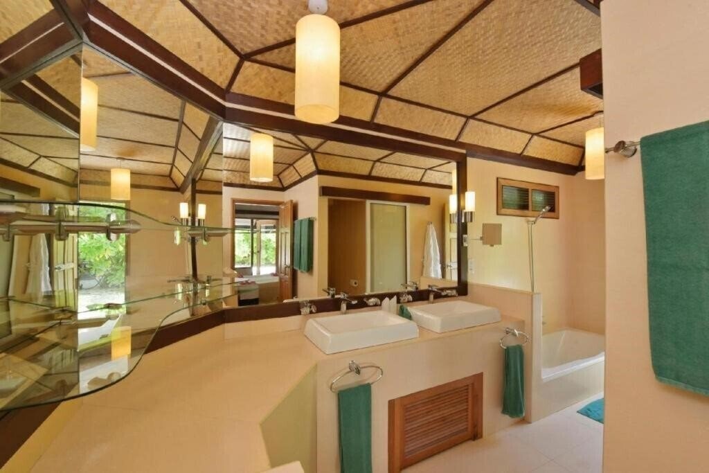 Фотография Angaga Island Resort & Spa 4*