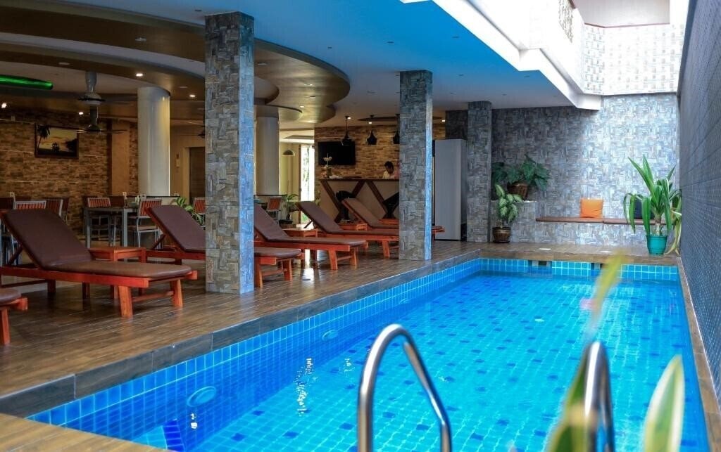 Отель Triton Beach Hotel 3*