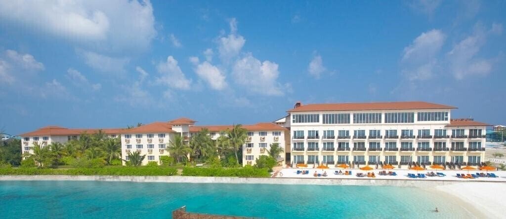 Отель Hulhule Island Hotel 4*