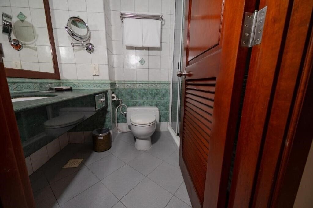 Изображение Hulhule Island Hotel 4*