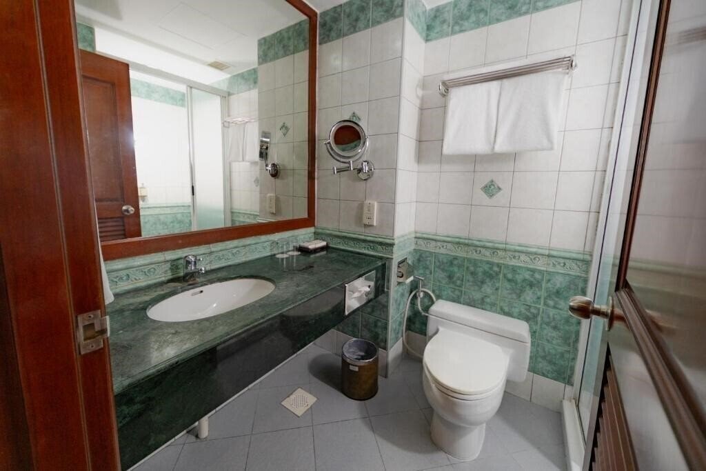 Картинка Hulhule Island Hotel 4*