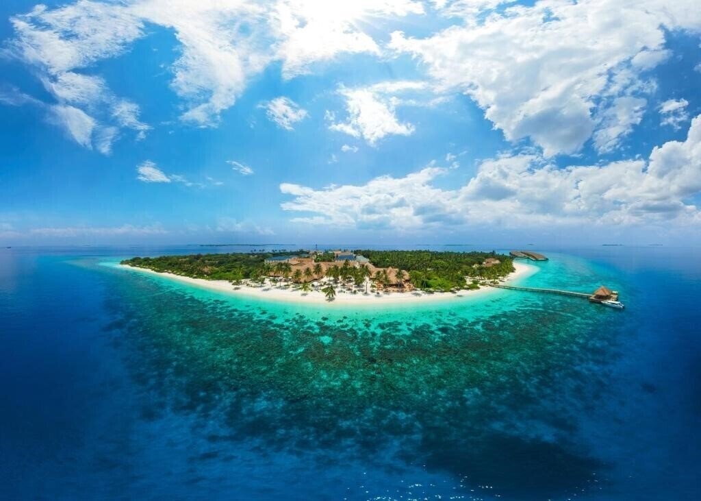Отель Reethi Faru Resort 4*