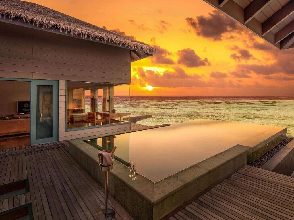 Raffles Maldives Meradhoo 5* суреті