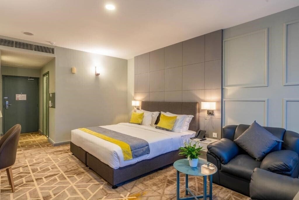 Manhattan Business Hotel 4* фотосуреті