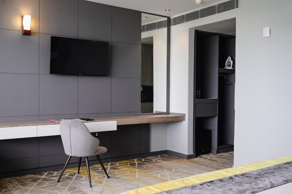 Manhattan Business Hotel 4* суреті