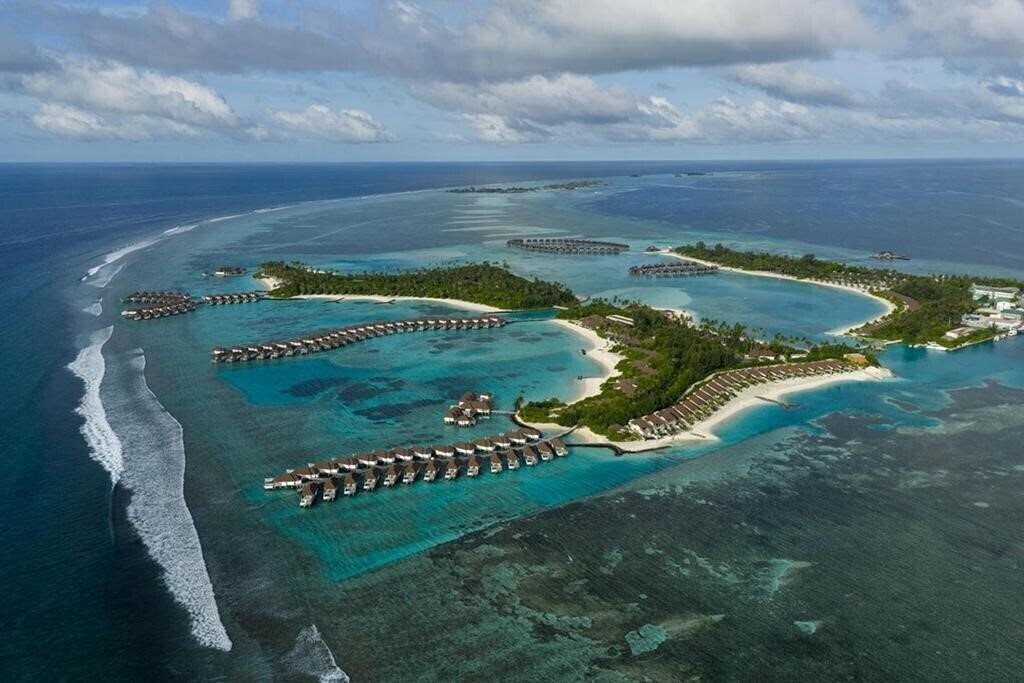 Отель Olhuveli Beach & Spa Resort 4*