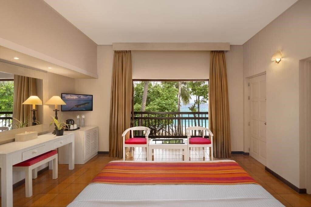 Фото Adaaran Club Rannalhi 4*