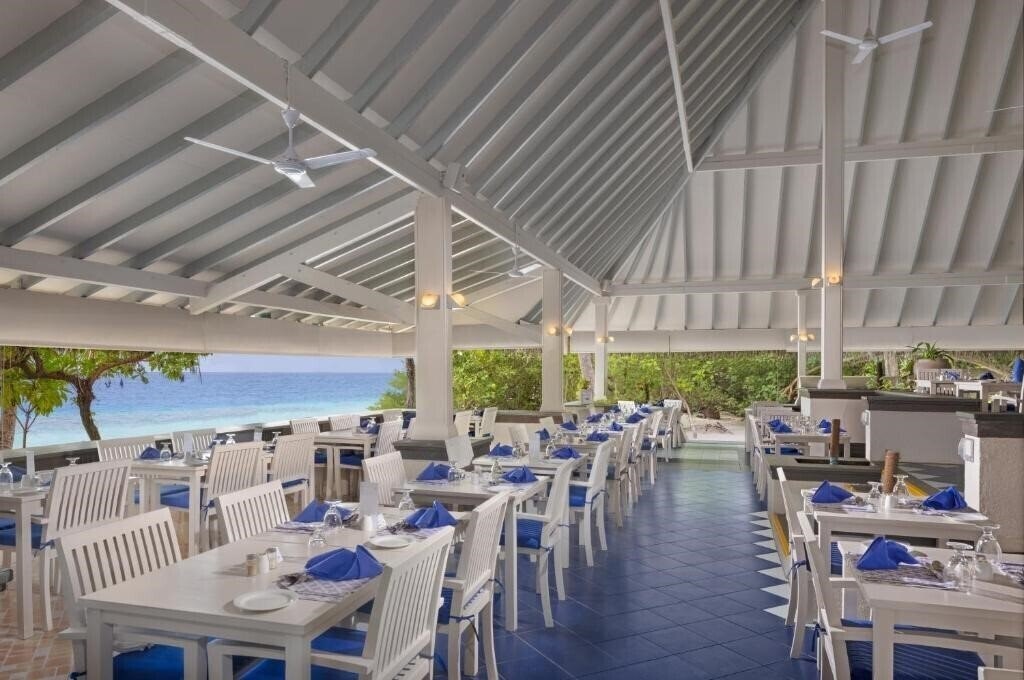 Фотография Adaaran Club Rannalhi 4*