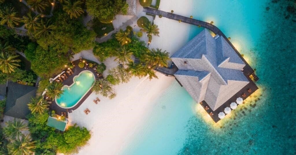 Отель Adaaran Meedhupparu Water Villas 5*