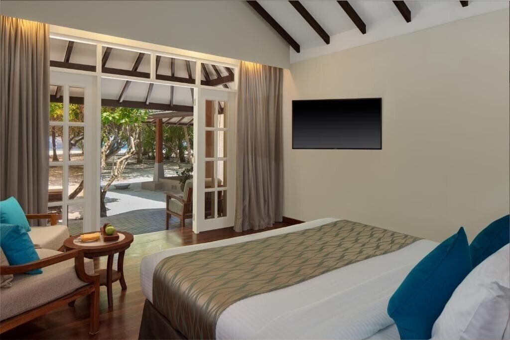 Фото Adaaran Meedhupparu Water Villas 5*