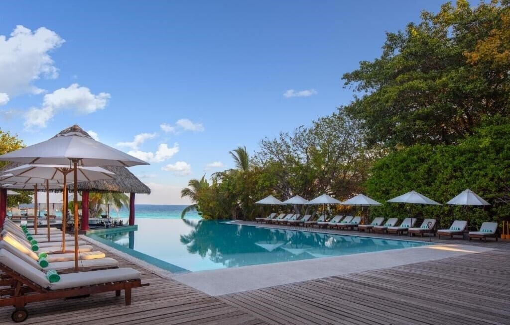 Картинка Adaaran Meedhupparu Water Villas 5*