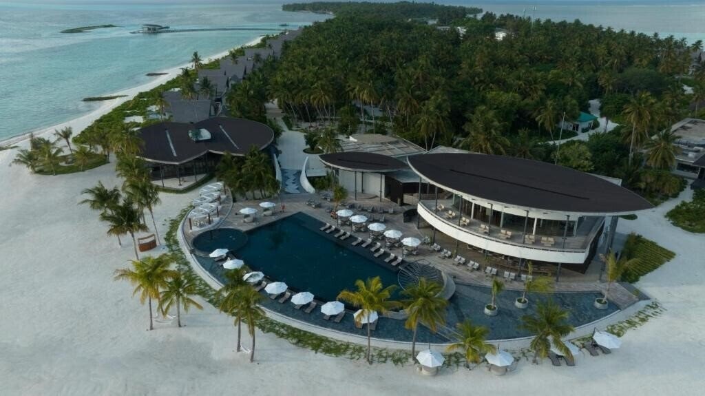 Отель Madifushi Private Island 5*