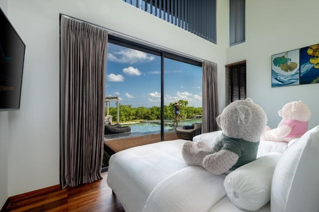 Фото Madifushi Private Island 5*
